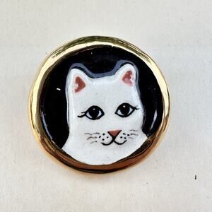 Vintage Ceramic White Cat Face Brooch Hand Painted Cameo Portrait Kitsch Kawaii